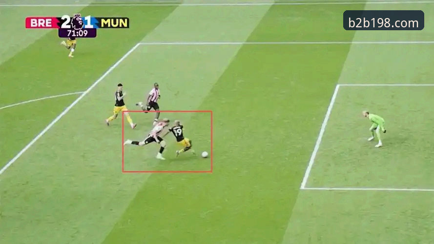 <b>英超巅峰对决VAR判罚深度评测：b体育官网如何精准复盘曼城客胜利物浦</b>